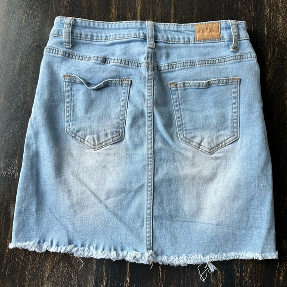 Demin Blvd Distressed Jeans Mini Skirt. Size Medium - Picture 6 of 8